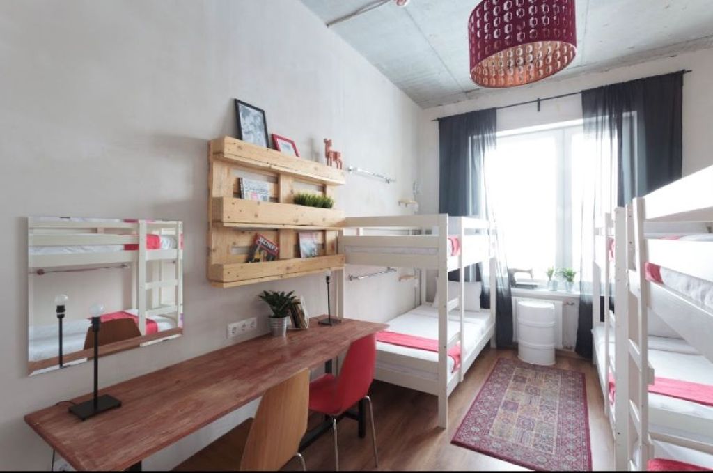 Р.Е.Д — Многоместный мужской номер Шестиместный (удобства на этаже)