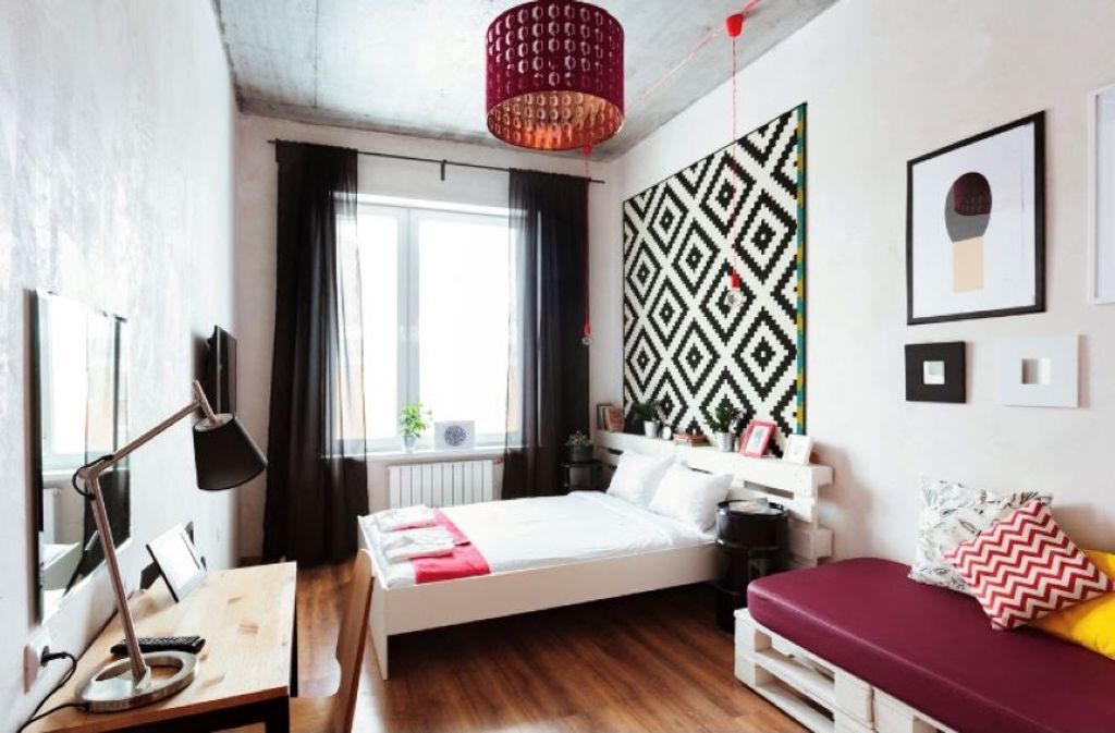 Р.Е.Д — Двухместный номер с 1 кроватью улучшенный (удобства на этаже)