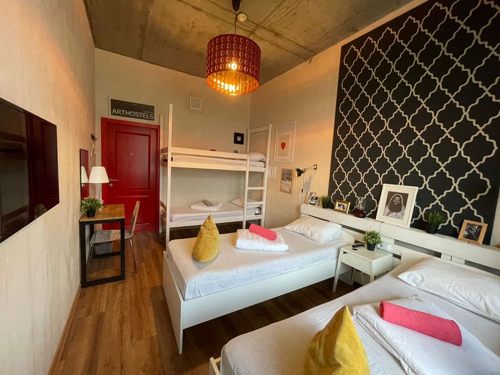 Р.Е.Д — Семейный номер Твин улучшенный (удобства на этаже)