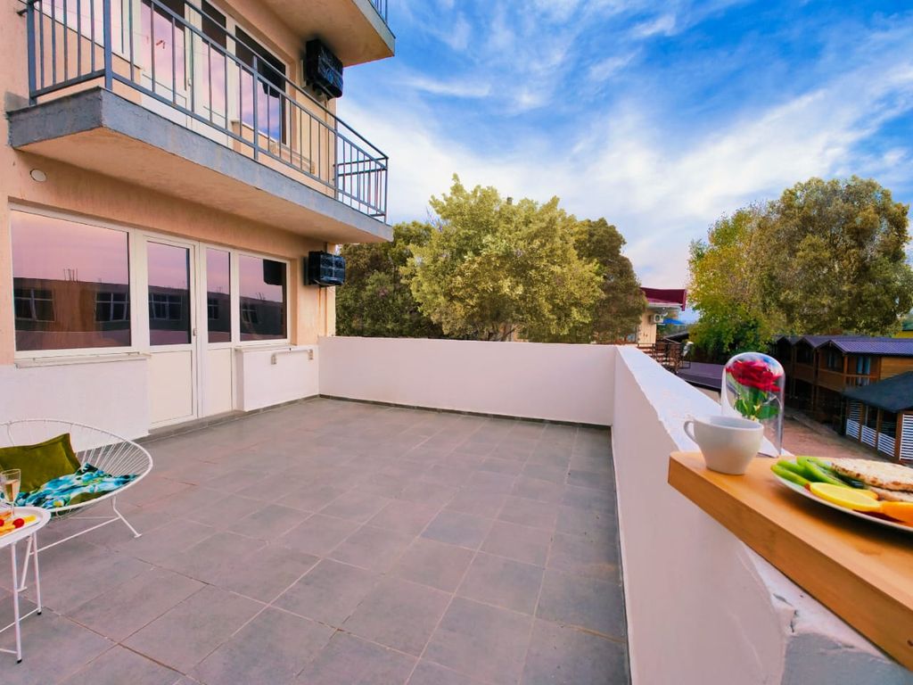 Антарес — Трёхместный номер «Супериор» с общей террасой