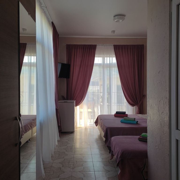 Югория — 2-х местный с панорамным окном, балконом с видом на   горы