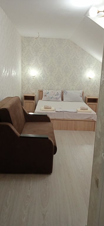 Вояж — Четырёхместный номер улучшенный с видом на город