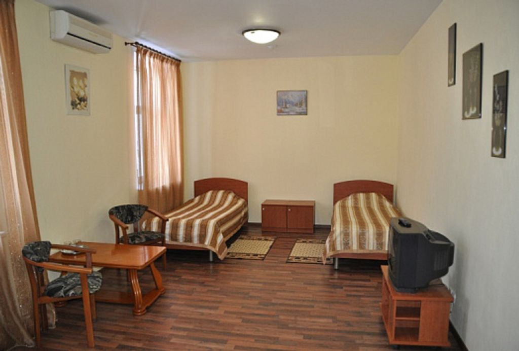 Три Звезды — Трёхместный номер стандарт