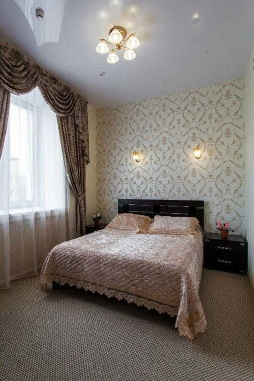 Арт — Четырёхместный номер люкс с джакузи