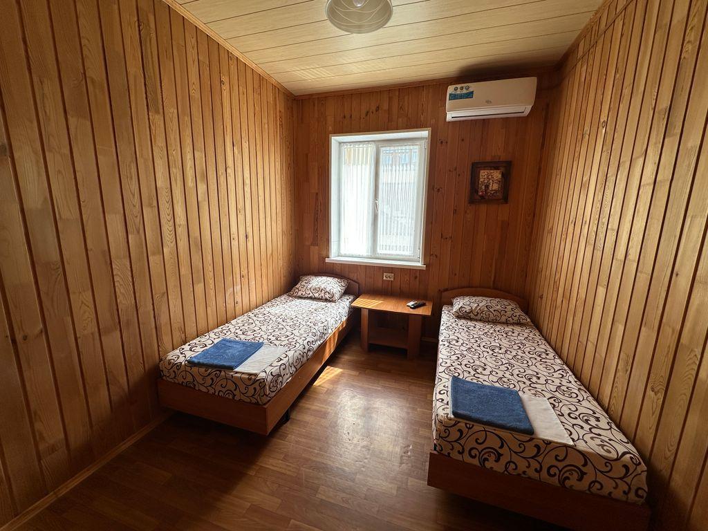 Приветливый — Двухместный номер с 2 отдельными кроватями эконом