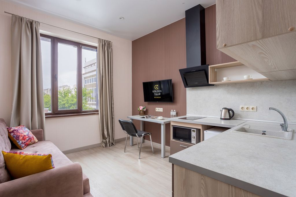 Golden Tulip — Апартаменты студия с диваном