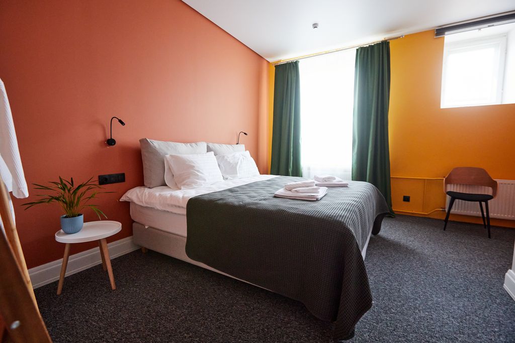 Лесная Ванна — Двухместный номер с 1 кроватью king-size или двумя отдельными кроватями и общей ванной комнатой