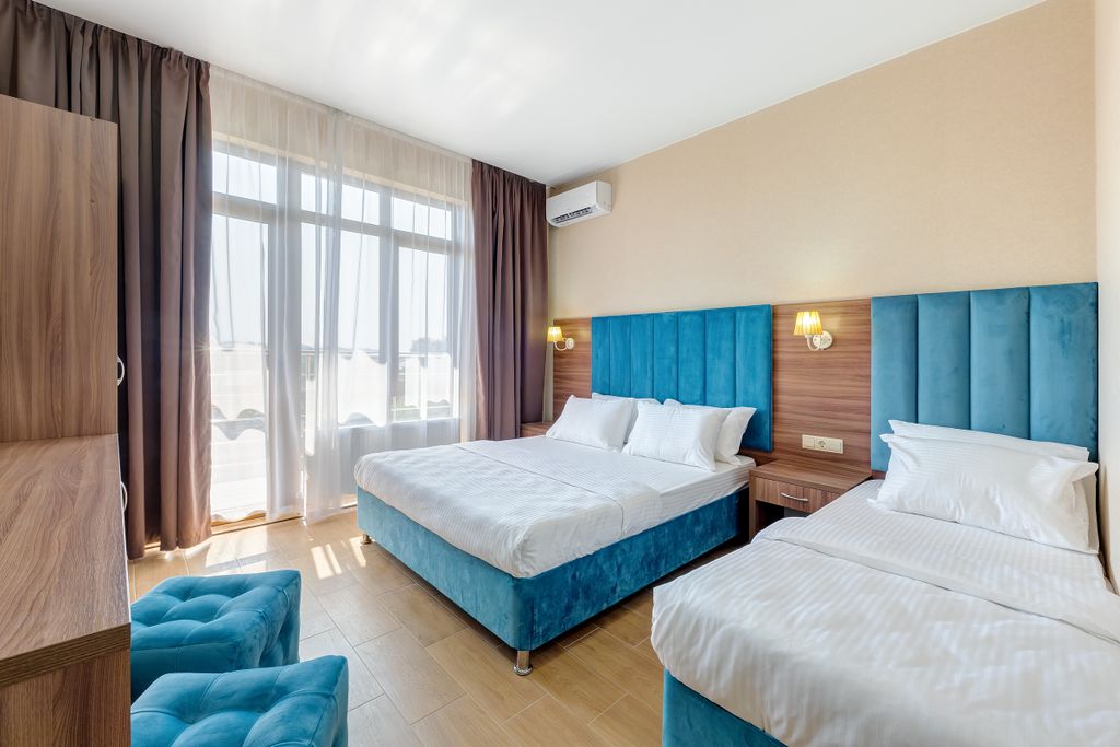 Гранд Премьер — Трёхместный номер с балконом