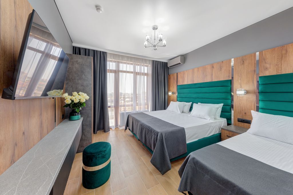 Гранд Премьер — Трёхместный номер комфорт с балконом, вид на море