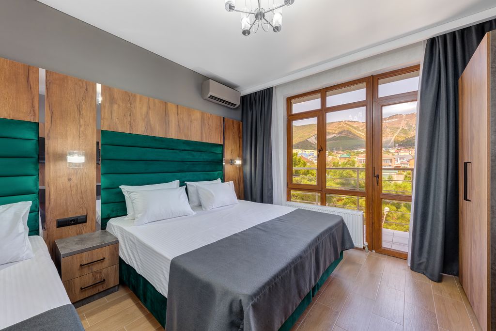 Гранд Премьер — Трёхместный номер комфорт с балконом, вид на горы