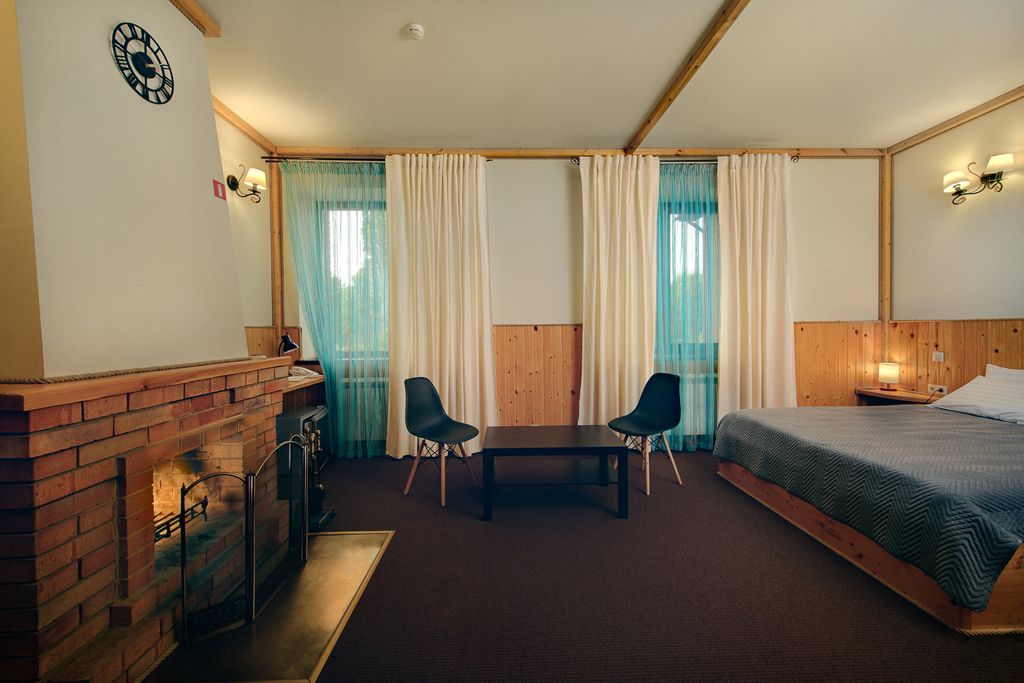 Полина — Семейный номер Люкс с камином