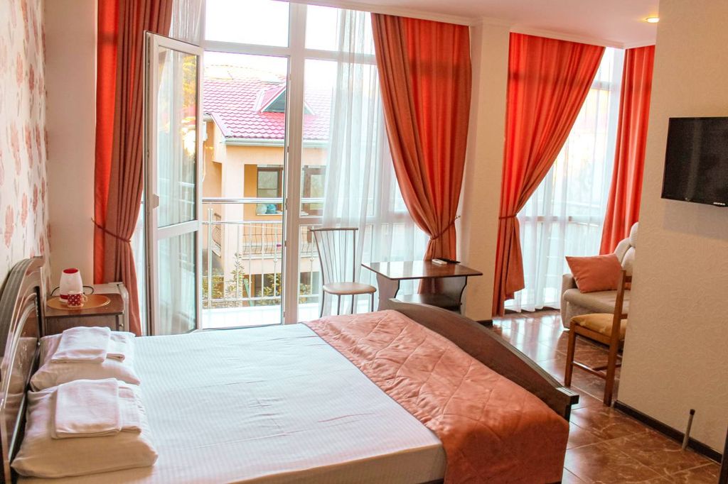 Луч — Трёхместный номер улучшенный