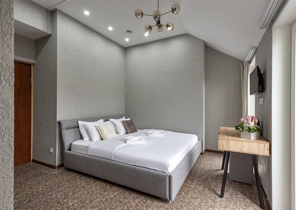 АпартПейдж Невский — Двухместный номер с 1 кроватью Полулюкс с двумя балконами и видом на Невский проспект