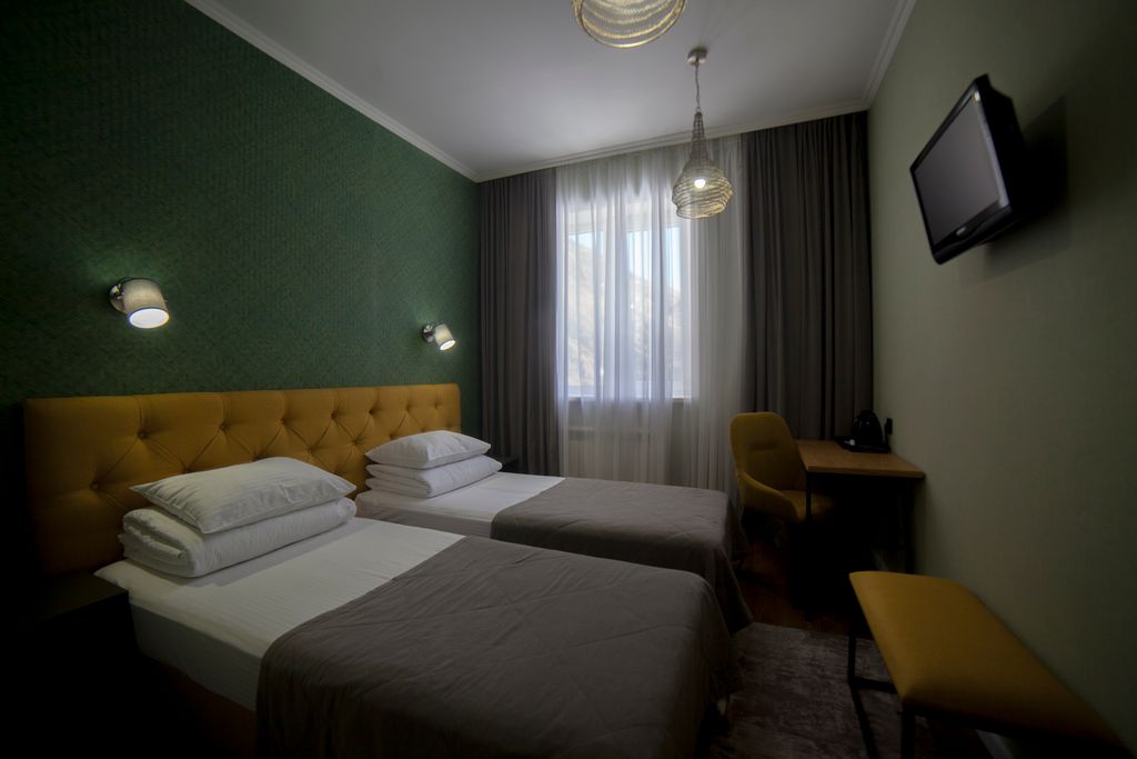 Альпина — Двухместный номер с 2 отдельными кроватями стандартный на 1м этаже