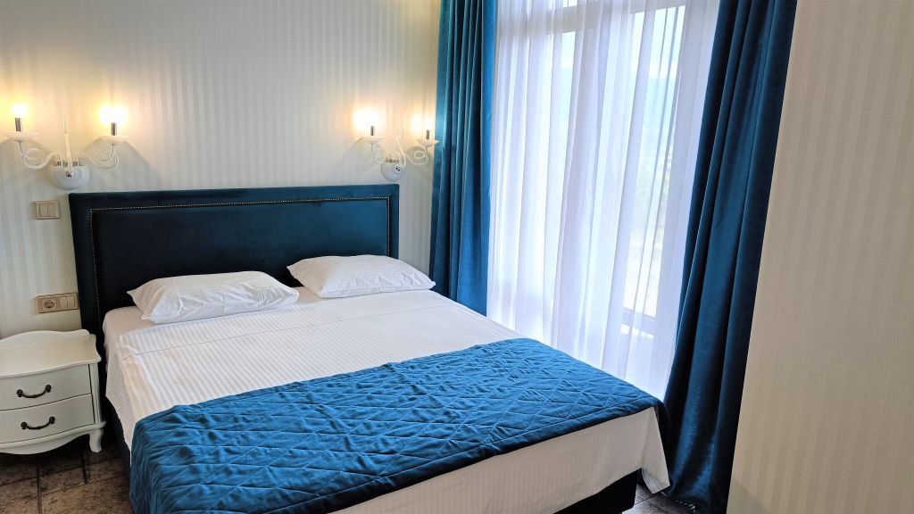 Акварели — Четырёхместный номер Люкс с балконом и видом на море