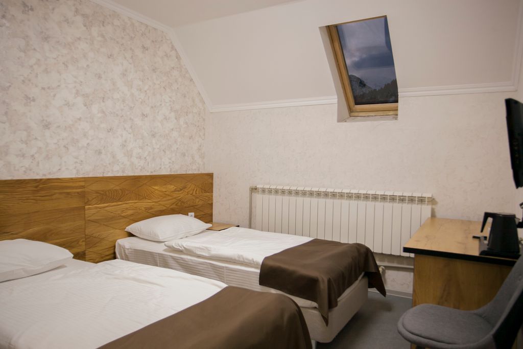 Альпина — Двухместный номер с 2 отдельными кроватями стандарт мансарда 4 этаж