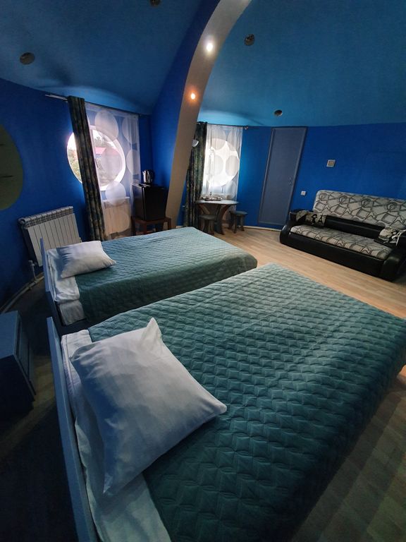 Колесо — Трёхместный номер Делюкс Космос