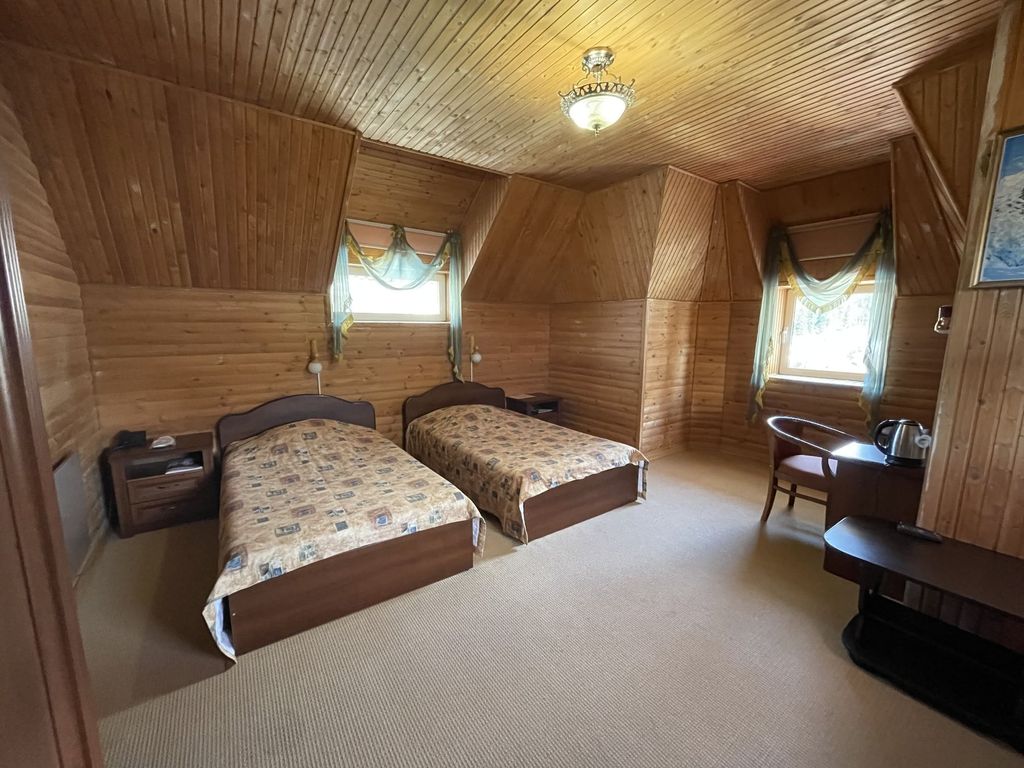 Орион — Двухместный номер с 2 отдельными кроватями стандарт с двумя полутораспальными кроватями мансарда №12