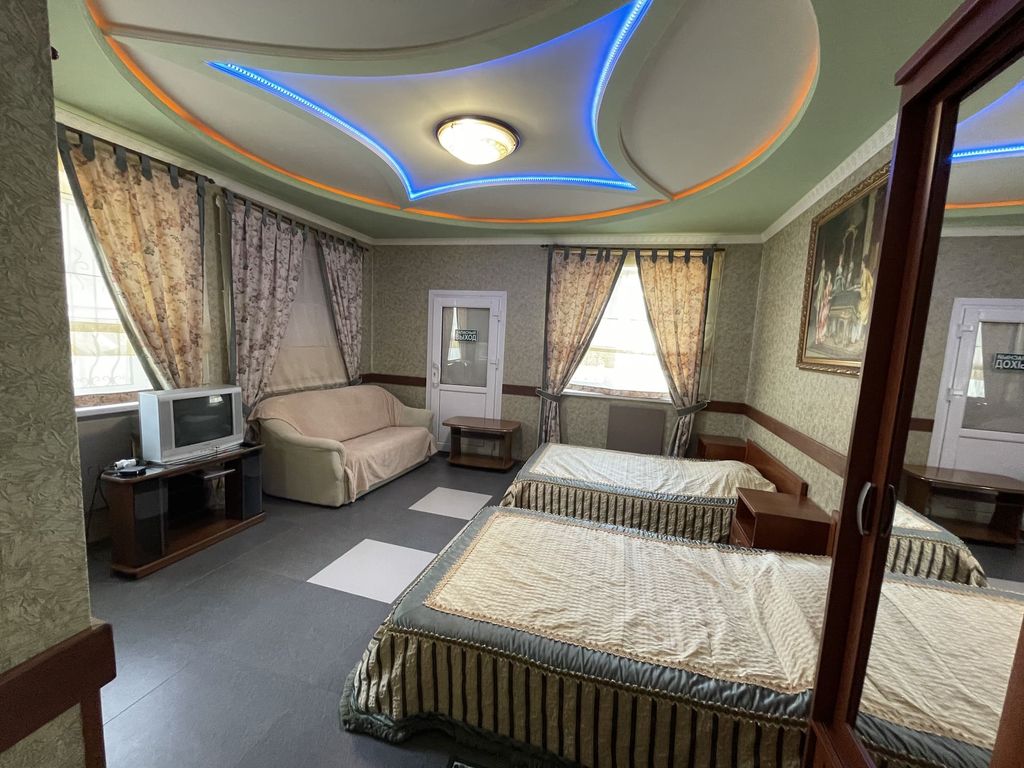 Орион — Двухместный номер с 2 отдельными кроватями полулюкс с двумя полутораспальными кроватями №2