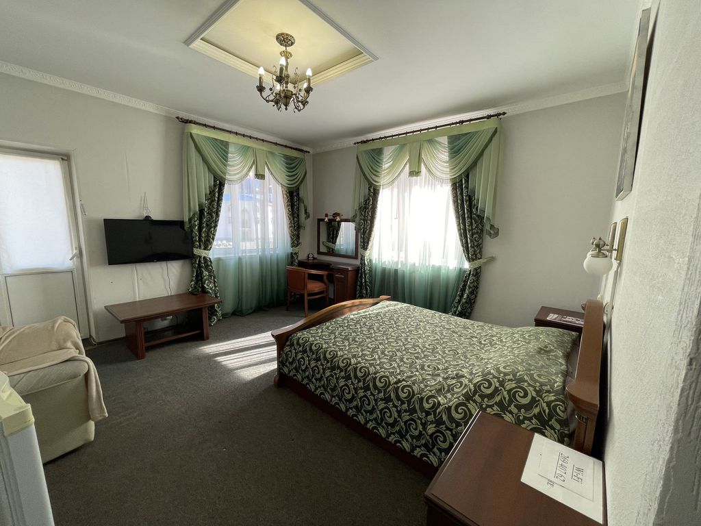 Орион — Двухместный номер с 1 кроватью полулюкс с балконом с двуспальной кроватью №4