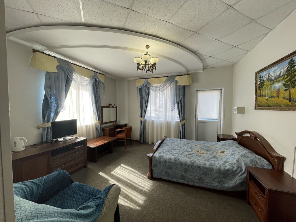 Орион — Двухместный номер с 1 кроватью полулюкс с балконом с двуспальной кроватью №7