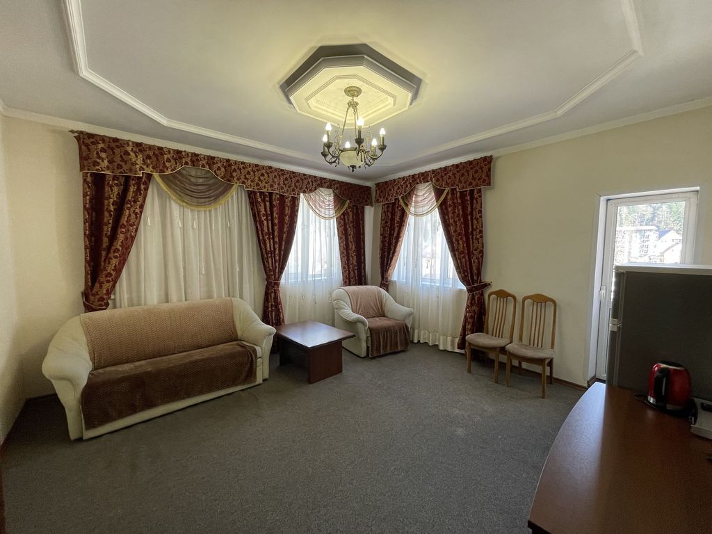 Орион — Семейный номер двухкомнатный люкс с балконом с двуспальной кроватью №6