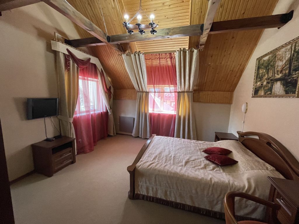 Орион — Семейный номер двухкомнатный люкс с балконом с двуспальной кроватью Полумансарда №9