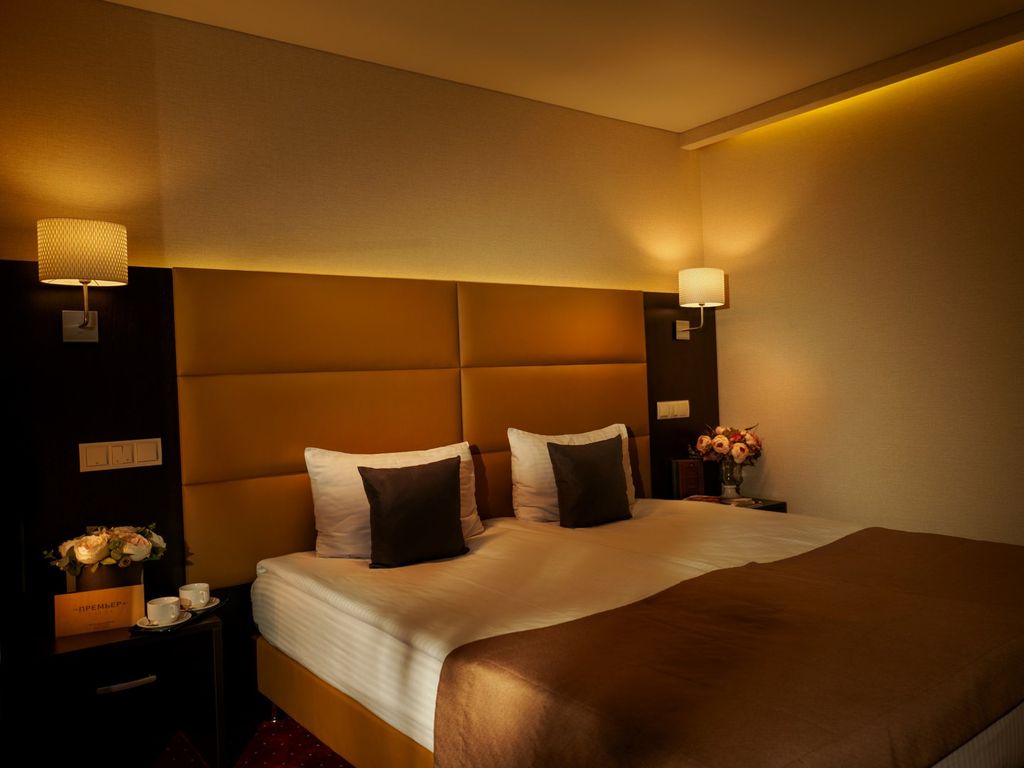 Премьер — Двухместный номер с 1 кроватью улучшенный комфорт