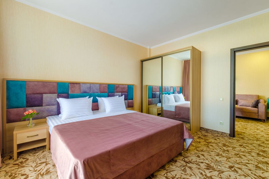 Династия — Четырёхместный номер Видовой