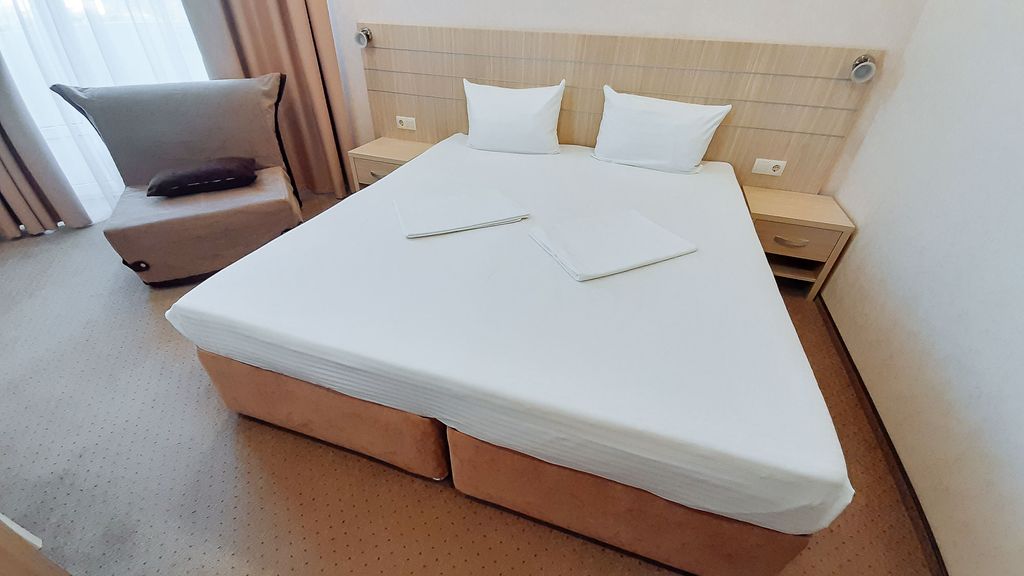 Династия — Семейный номер 2-комнатный