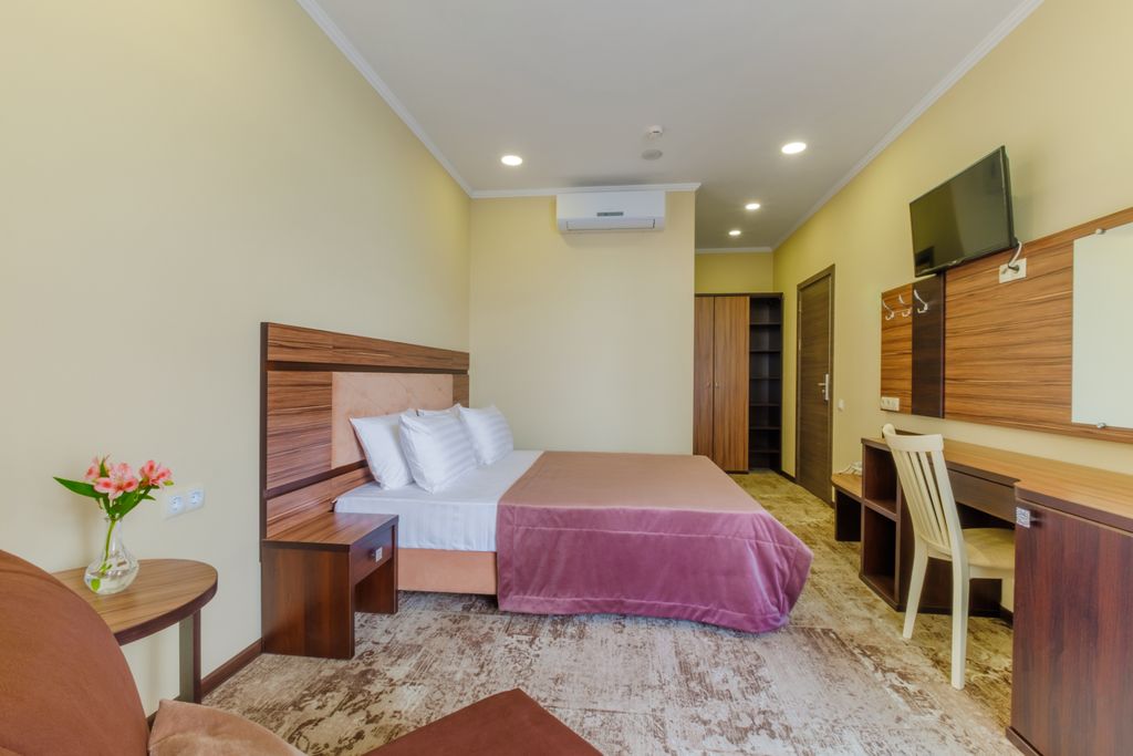 Династия — Трёхместный номер комфорт