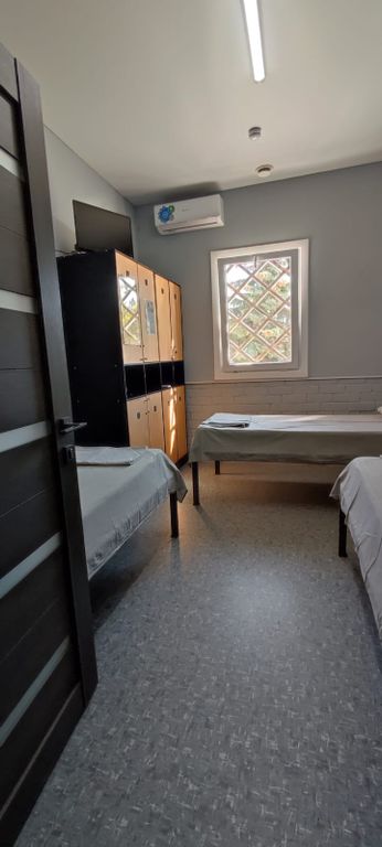 Хостел №1 — Трёхместный номер Койко-место в трехместном смешанном номере