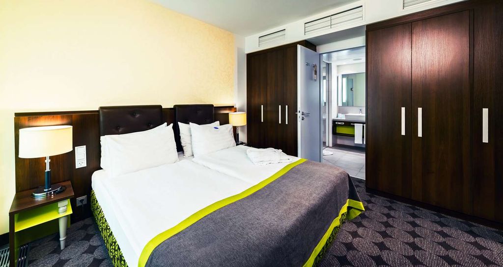 Амбассадор — Четырёхместный номер бизнес люкс