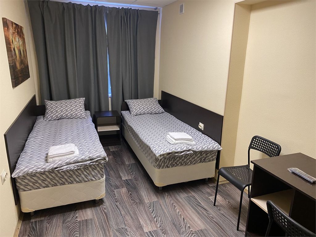 Спутник — Двухместный номер с 2 отдельными кроватями эконом (Санузел и душ общие и рассчитаны на два или три номера)