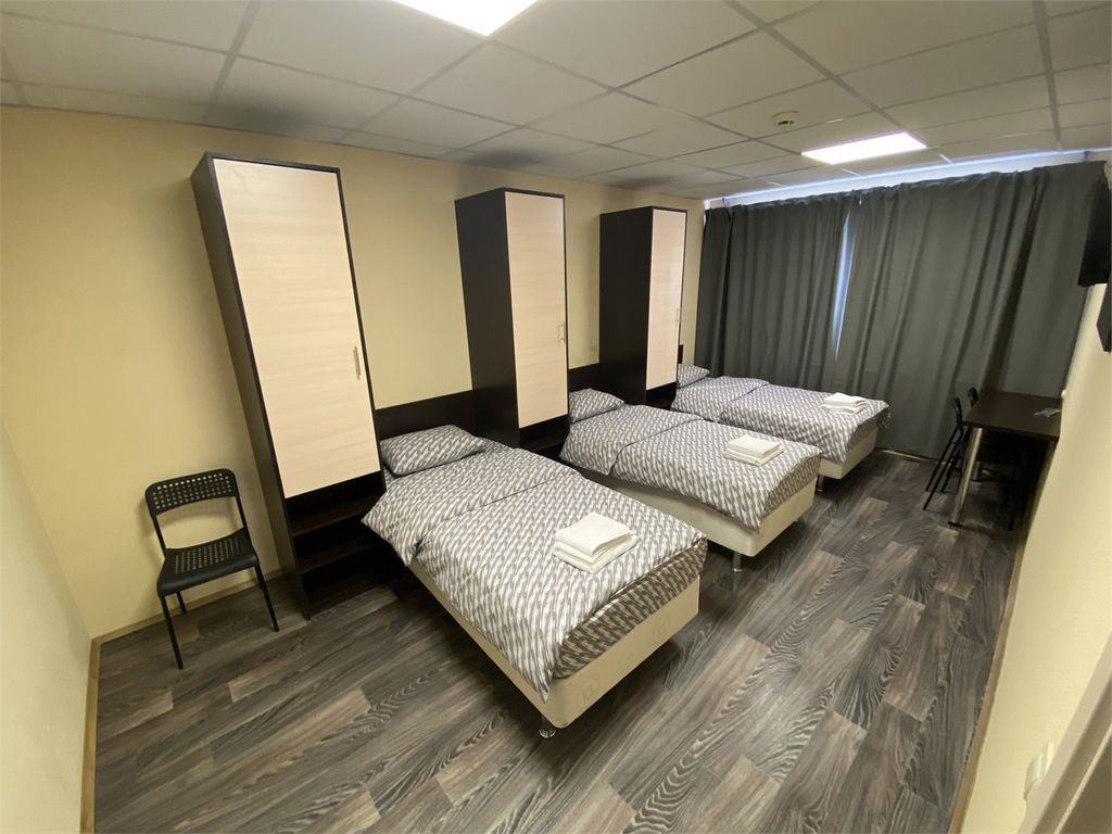 Спутник — Трёхместный номер эконом (Санузел и душ общие и рассчитаны на два или три номера)