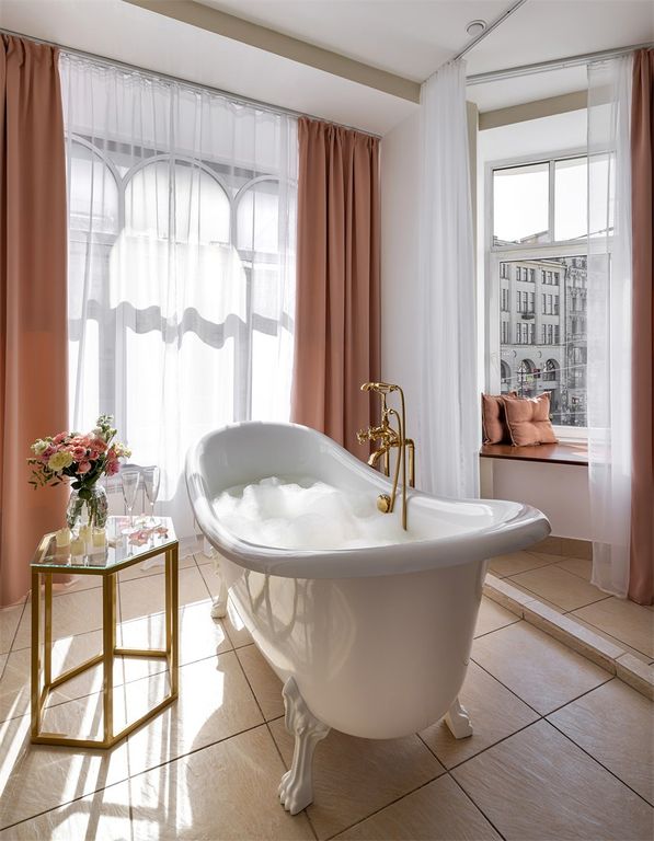 АпартПейдж Невский — Двухместный номер с 1 кроватью люкс с ванной и видом на Невский проспект