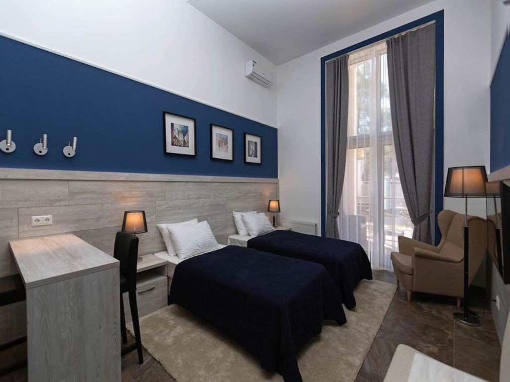 Royal Cat — Двухместный номер с 2 отдельными кроватями студия с балконом