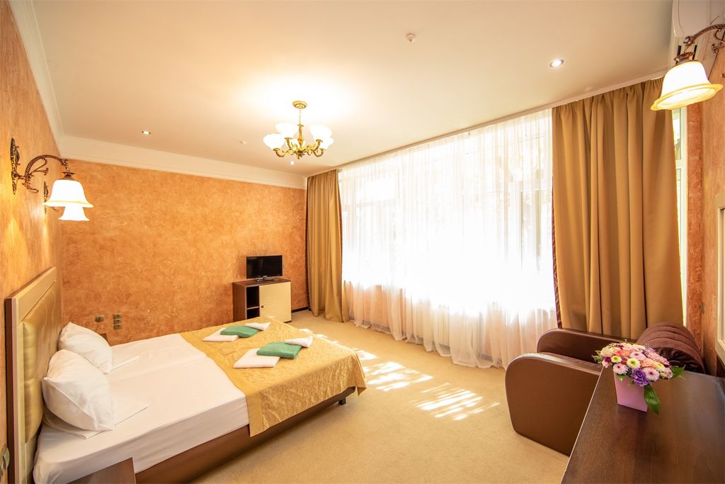 Царь Евпатор — Трёхместный номер полу-люкс