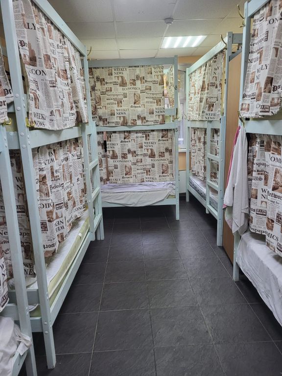 Хона — Многоместный мужской номер Место в 10-местном общем номере