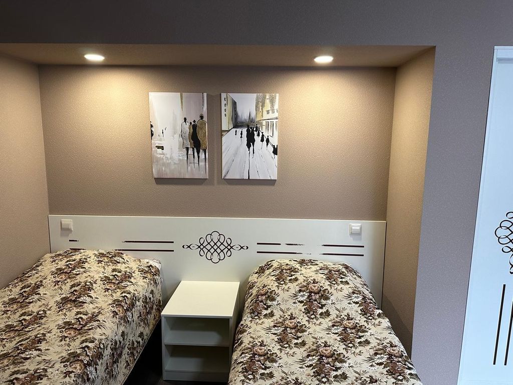 Ушба — Двухместный номер с 2 отдельными кроватями Полулюкс с балконом