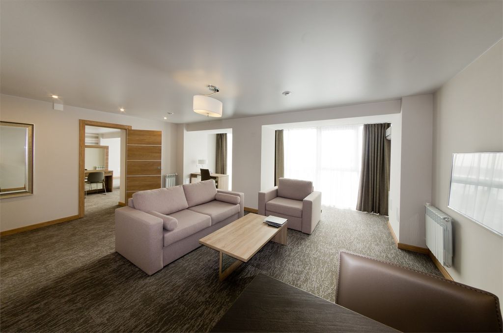 Волга — Четырёхместный номер люкс