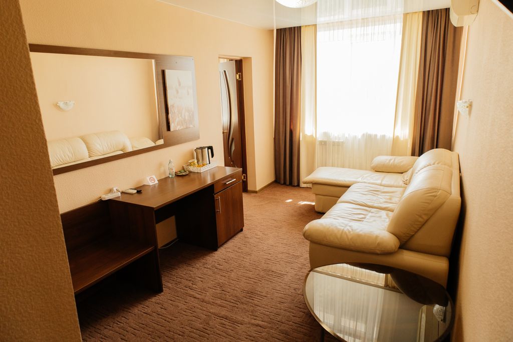 Молодежная — Двухместный номер с 1 кроватью люкс двухкомнатный