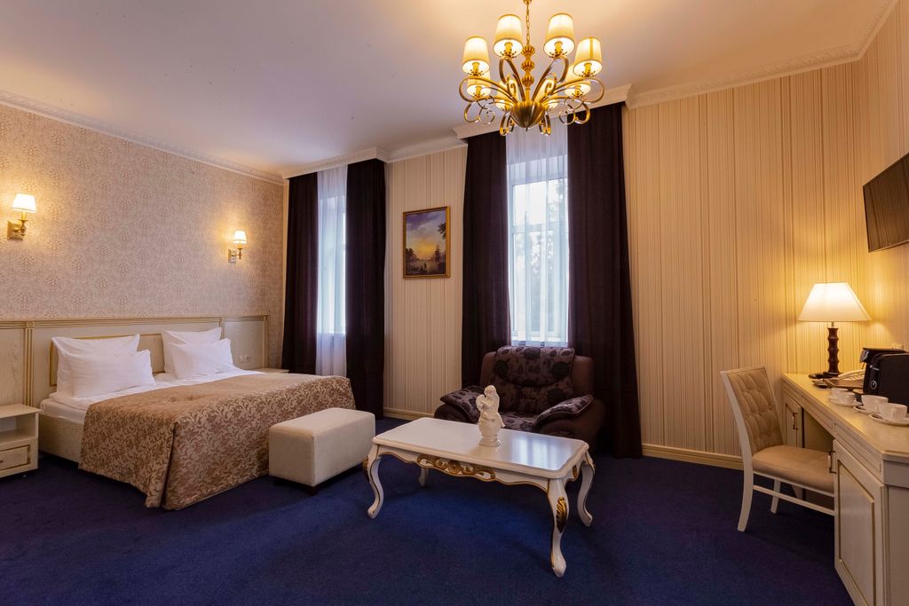 Golden Plaza — Двухместный номер с 1 кроватью люкс премьер