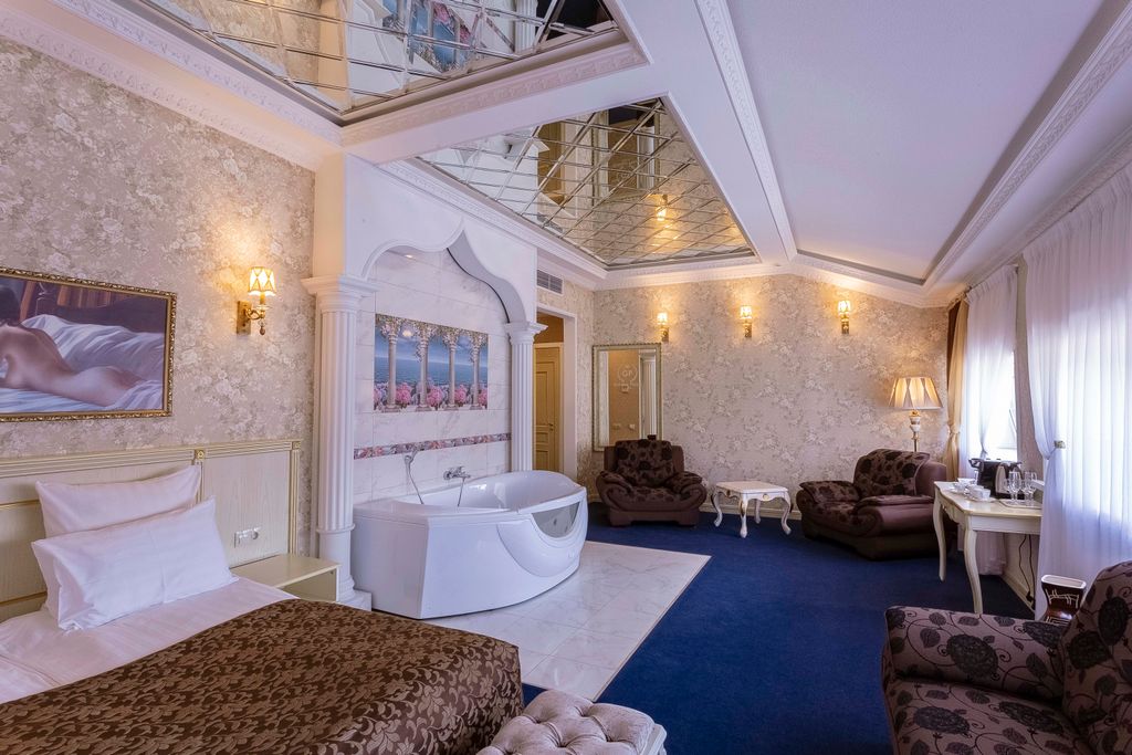 Golden Plaza — Двухместный номер с 1 кроватью люкс эксклюзив