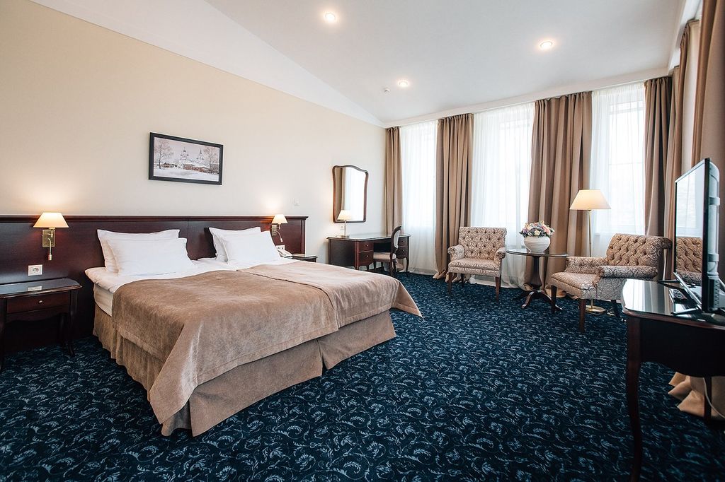 Солнце — Двухместный номер с 1 кроватью или 2 отдельными кроватями Джуниор Бизнес