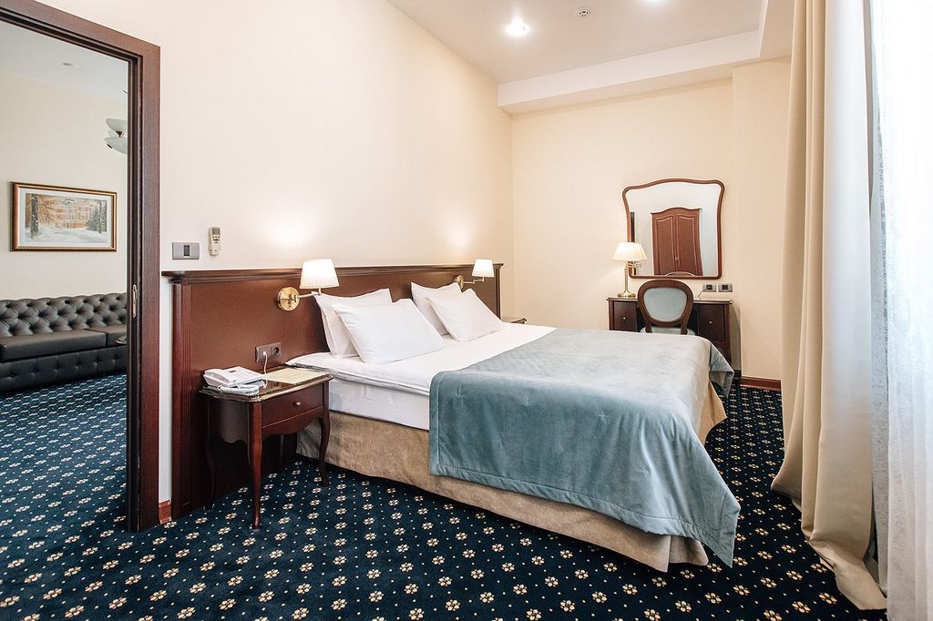 Солнце — Двухместный номер с 1 кроватью трехкомнатный люкс