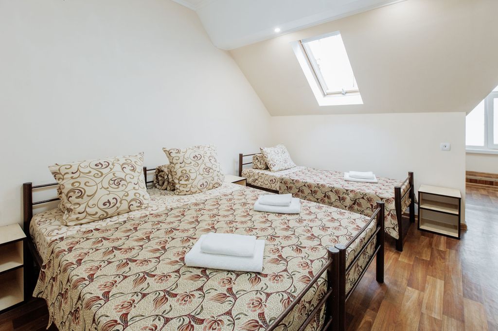 Лазурь — Трёхместный номер стандарт, мансарда