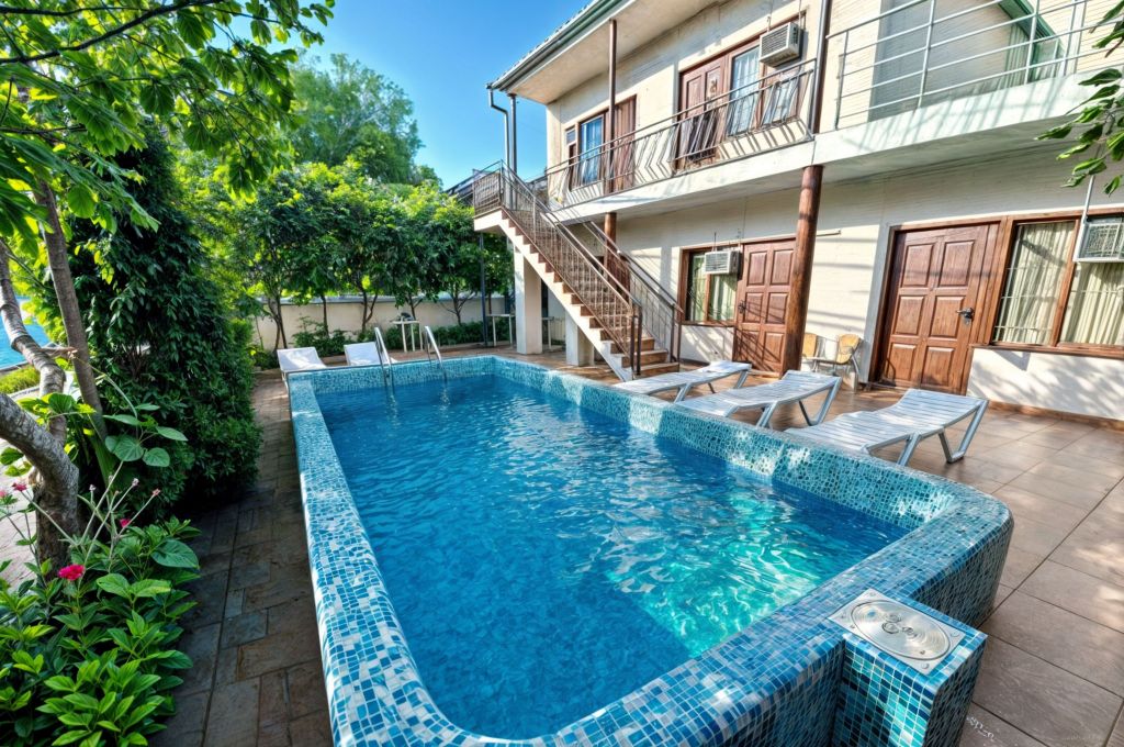 Лазурь — Четырёхместный номер стандарт у бассейна