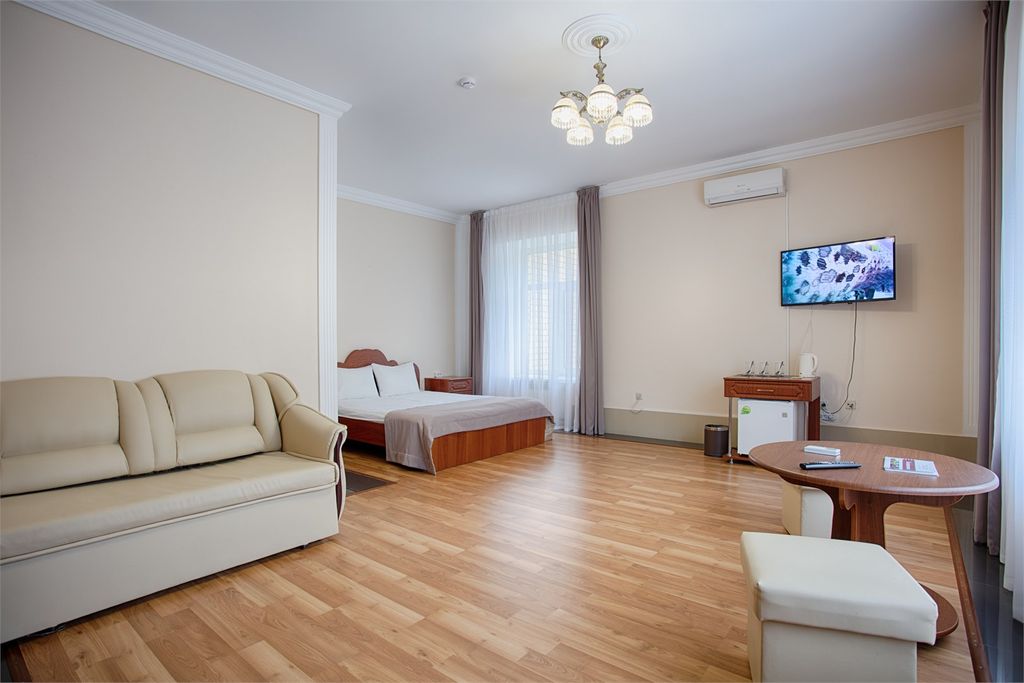 Парк — Семейный номер с 1 двуспальной кроватью и раскладным диваном