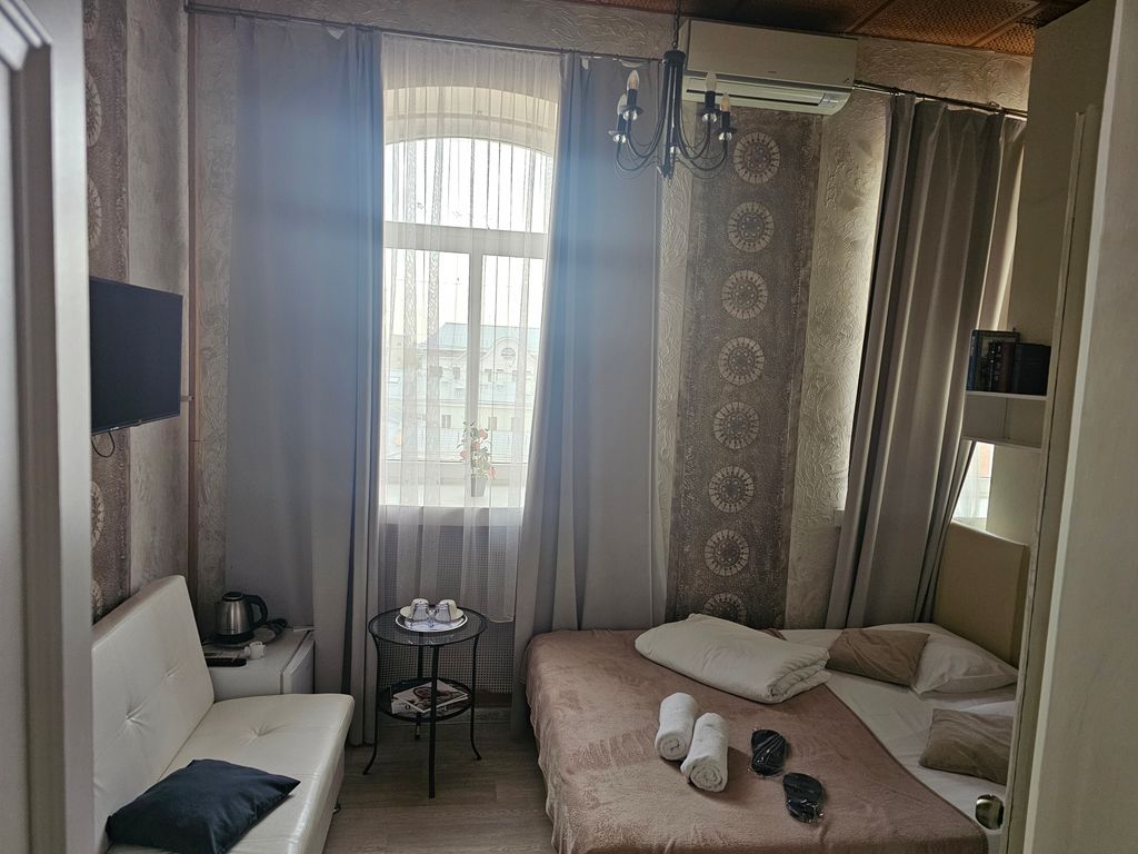 Апельсин-Центр — Трёхместный номер улучшенный